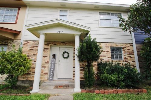 1223 Oregon St, Morgans Point TX  77571-6477 exterior