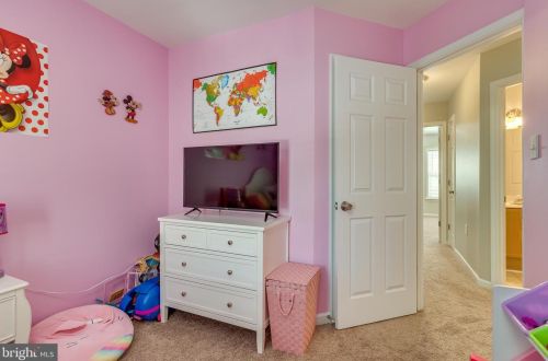 33 Holmes Dr, Charles Town WV 25414-4412 exterior