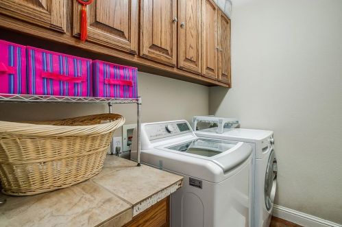 5968 Riverbend Pl, Fort Worth TX  76112-1064 exterior