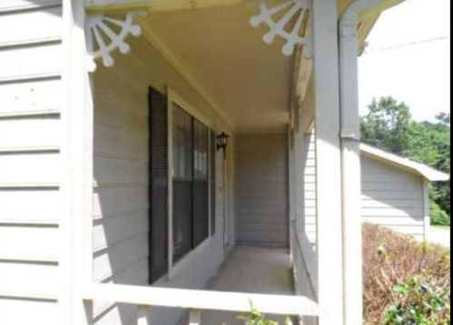 210 Lola Ln, Lilburn, GA 30047-3984