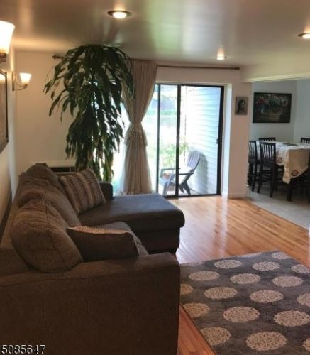 2 River Rd, Nutley, NJ 07110-3432