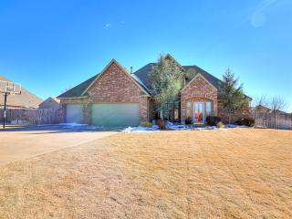 904 Mid Iron Ln, Edmond, OK 73025-1815