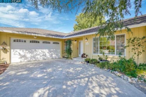 1359 Bent Tree Ln, Concord, CA 94521-4255