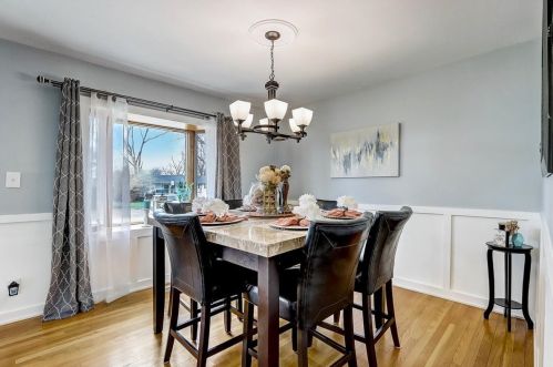 413 Indianwood Dr, Carol Stream IL  60188-1561 exterior