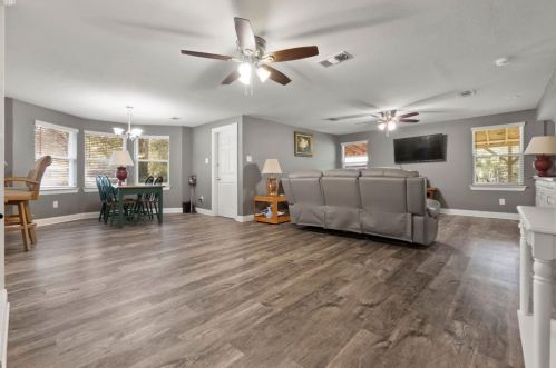 333 Woolridge Dr, Conroe TX  77301-6230 exterior