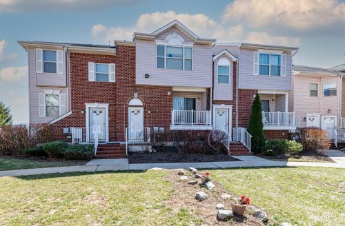 490 Great Beds Ct, Perth Amboy, NJ 08861-5201