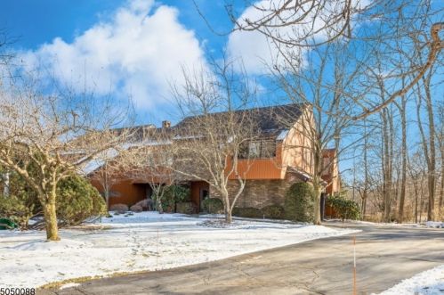 39 Bayard Ln, Mahwah, NJ 07430-2236