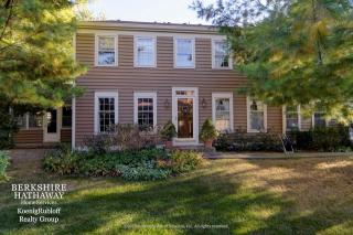 1651 Stonebridge Trl, Wheaton IL  60189-7101 exterior