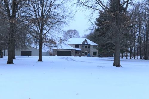 227 Spring Brook Rd, Rockford, IL 61114-6827