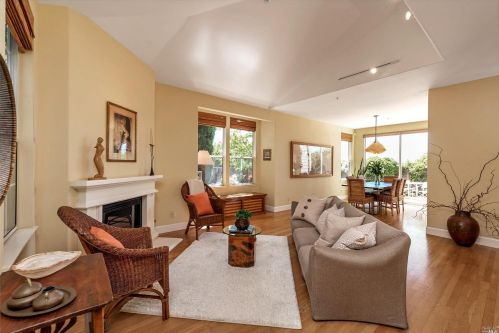 212 Baypoint Dr, San Rafael, CA 94901-8420