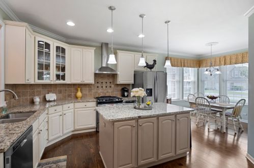 11 Tiverton Ct, Barrington Hills, IL 60102