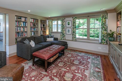 19 Greenhouse Dr, Princeton NJ  08540-4801 exterior