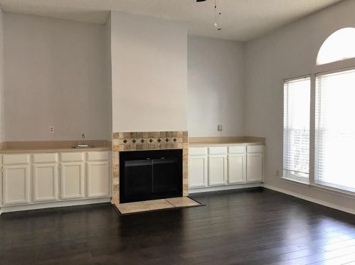 713 Berkley Plz, Irving TX  75061-7585 exterior