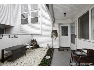 12414 Caruthers St, Portland, OR 97233-1400