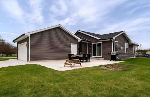 2536 Moorefield Rd, Springfield OH  45502-8209 exterior