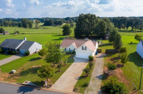 413 Corbin Ct, Statham, GA 30666-2161