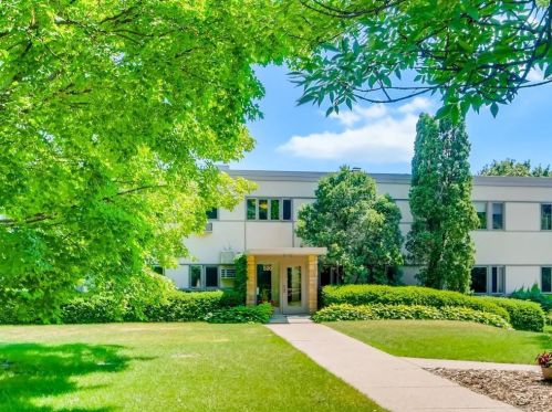 500 Grand Hl, Saint Paul, MN 55102-3662