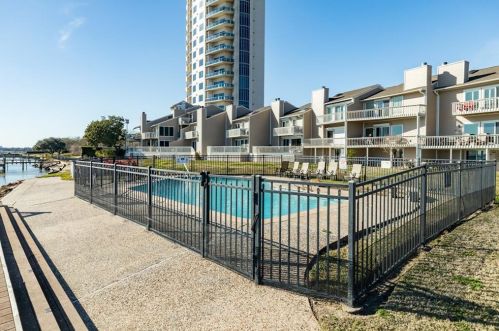 22 Mariner Village Dr, Taylor Lake Village TX 77586-5448 exterior