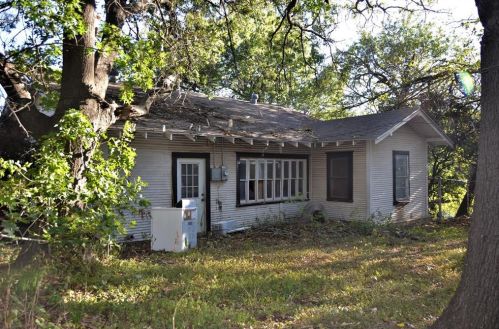 379 Long St, Stephenville, TX 76401-4324
