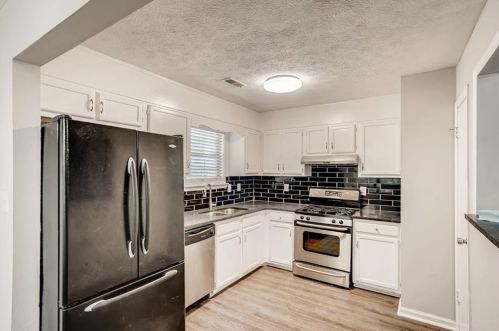 1135 Flat Shoals Rd, Atlanta GA  30349-6413 exterior
