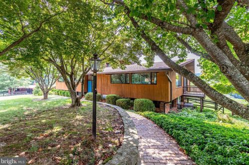 6934 Hilltop Ln, Marshall, VA 20115-2014