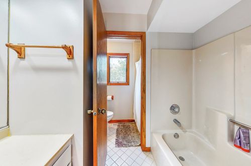 8143 Oak Ln, Niles IL  60714-2720 exterior