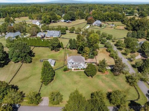 131 Red Gate Lakes Dr, Holly Springs, GA 30115-7554