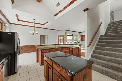 2033 Le Mans Dr, Carrollton TX 75006-4337 exterior