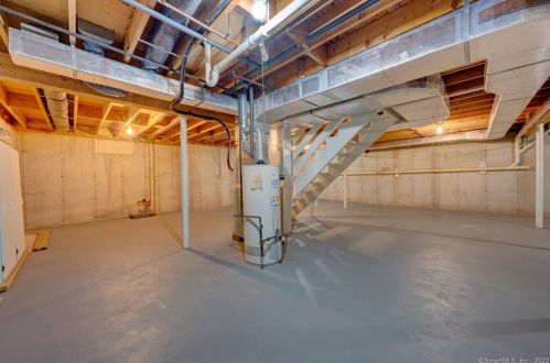 39 Shares Ln, Wapping CT  06074-3861 exterior