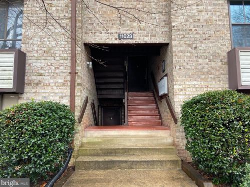 11623 Stoneview Sq, Herndon, VA 20191-2923