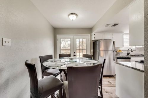 1827 Crosby Rd, Carrollton TX 75006-7350 exterior