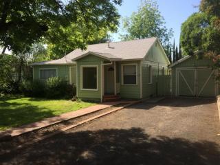 1890 Hays St, Anderson, CA 96007-3219