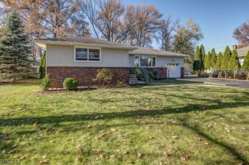 538 Valley Rd, Clark, NJ 07066-1957