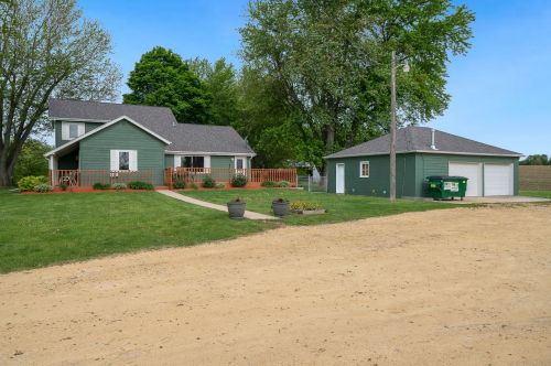 5255 Simpson Rd, Rockford, IL 61102-4100