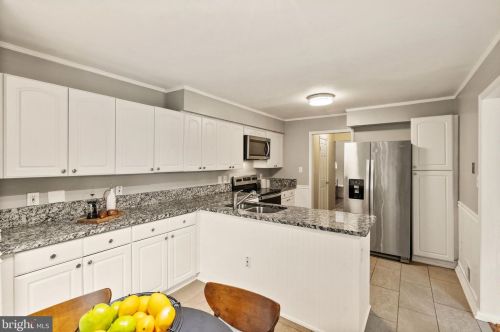 7223 Olde Lantern Way, Springfield VA  22152-3568 exterior