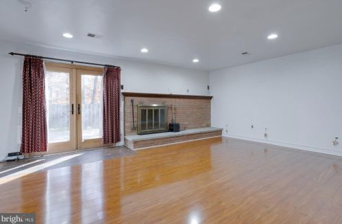 9043 Blarney Stone Dr, Springfield VA  22152-2174 exterior