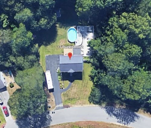 13 Buckthorn St, Londonderry, NH 03053-2334