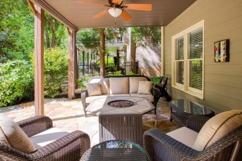 2527 Brookline Cir, Atlanta GA  30319-3690 exterior