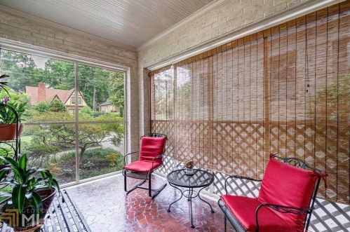 689 Cumberland Cir, Atlanta GA  30306-3256 exterior