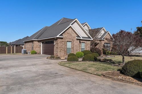 123 Roseine Dr, Warner Robins, GA 31088-8562