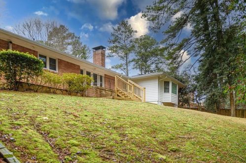 1543 Knob Hl Dr, Atlanta GA  30329-3208 exterior