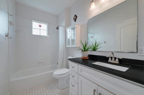 2003 Alegria Rd, Austin TX  78757-3219 exterior