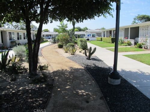 1661 Monterey Rd, Seal Beach, CA 90740-5281