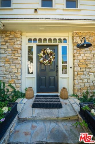 2660 Glenoaks Blvd, Glendale CA  91206-3107 exterior