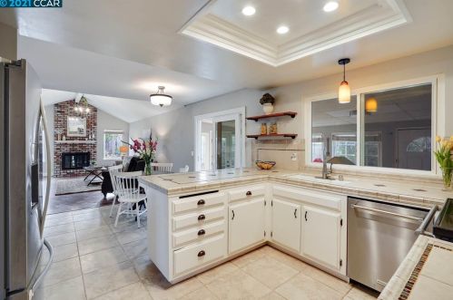 5210 Jomar Dr, Concord CA  94521-2343 exterior