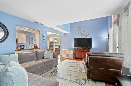 5236 Diamond Dr, Oak Forest, IL 60452-2142