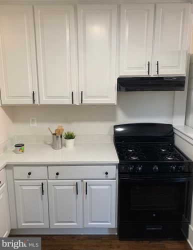 9407 Colesville Rd, Silver Spring MD 20901-4819 exterior