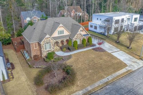 2212 Meadowvale Dr, Atlanta GA  30345-3543 exterior