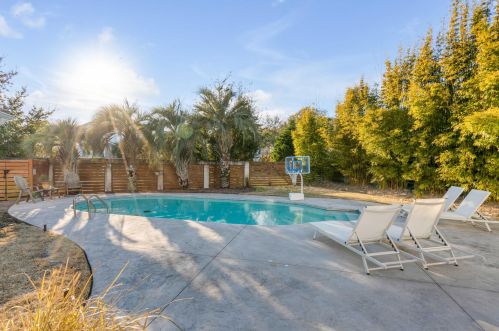 2201 Palm Blvd, Isle Of Palms SC  29451-2349 exterior