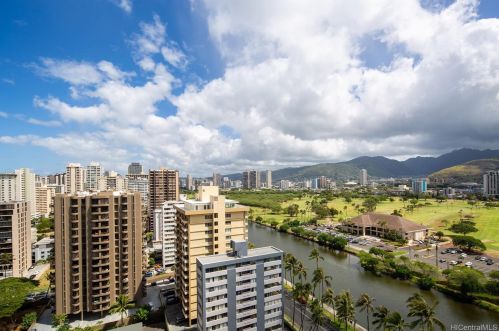 300 Wai Nani Way, Honolulu HI 96815-3961 exterior